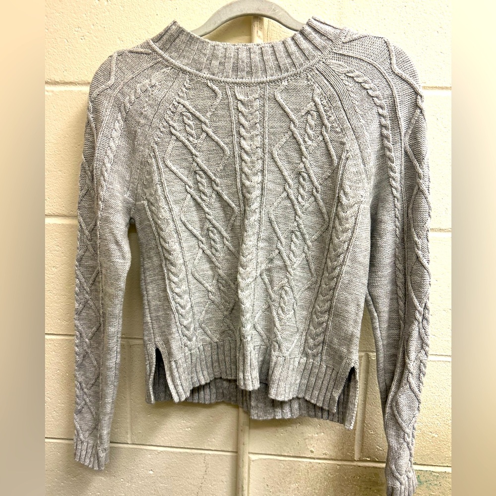 Woman’s gap xs long sleeve sweater